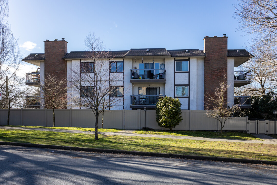 Trinity Manor in Vancouver, BC - Building Photo