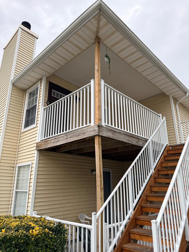 property at 607 Crows Nest Ct