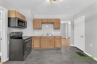 801 Prospect Ave SE in Grand Rapids, MI - Building Photo - Building Photo