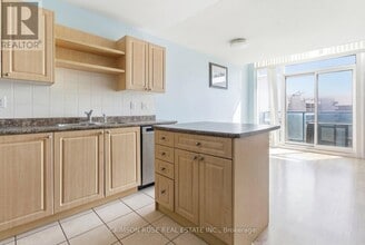 600 Fleet St in Toronto, ON - Building Photo - Building Photo