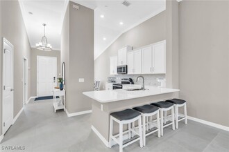 11811 Venetian Lagoon Dr in Ft. Myers, FL - Foto de edificio - Building Photo