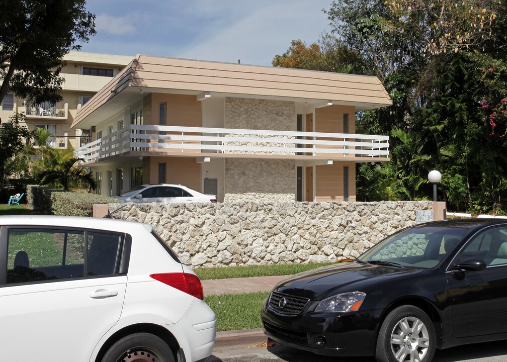 109 Menores Ave in Coral Gables, FL - Foto de edificio