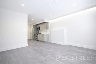 Brand New 1 Bed w Full Kitchen Amenities in Prime Crown Heights, Unit 4A in Brooklyn, NY - Foto de edificio - Building Photo