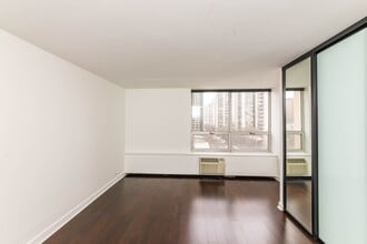 70 W Burton Pl, Unit 807 in Chicago, IL - Building Photo - Building Photo