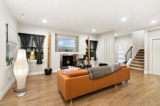 32843 Madrona Ave SE in Black Diamond, WA - Building Photo - Building Photo