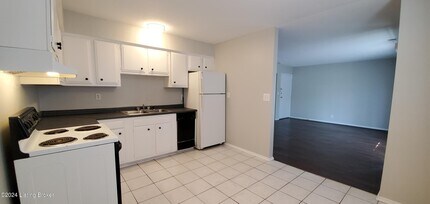 9302 Aylesbury Dr-Unit -2 in Louisville, KY - Building Photo - Building Photo