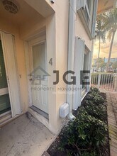 861 SE 22nd Ave in Pompano Beach, FL - Building Photo - Building Photo