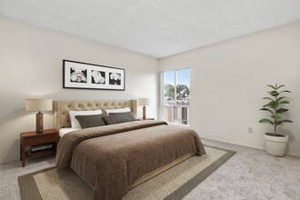 Dorchester STOP IN FOR MOVE IN BONUS! in San Diego, CA - Building Photo - Building Photo