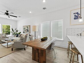 1448 Dewalt St in Houston, TX - Building Photo - Building Photo