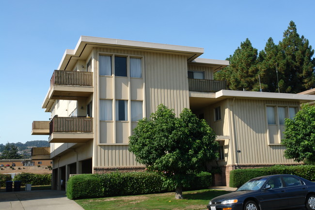 111 Millbrae Ave in Millbrae, CA - Foto de edificio - Building Photo