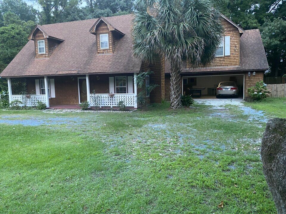 8228 Lantana Ln in Wilmington, NC - Building Photo