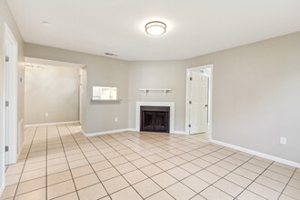 813 Hammond Manor Dr, Unit B in Baton Rouge, LA - Building Photo - Building Photo