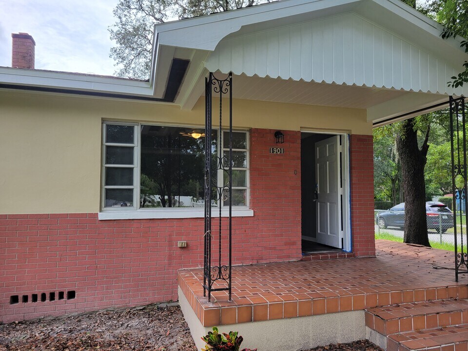 1901 E Noel St in Tampa, FL - Building Photo