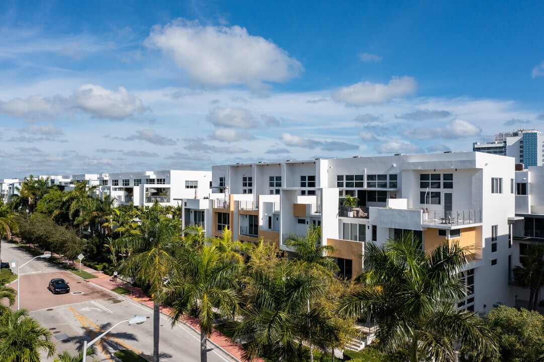 Iris on the Bay in Miami Beach, FL - Building Photo