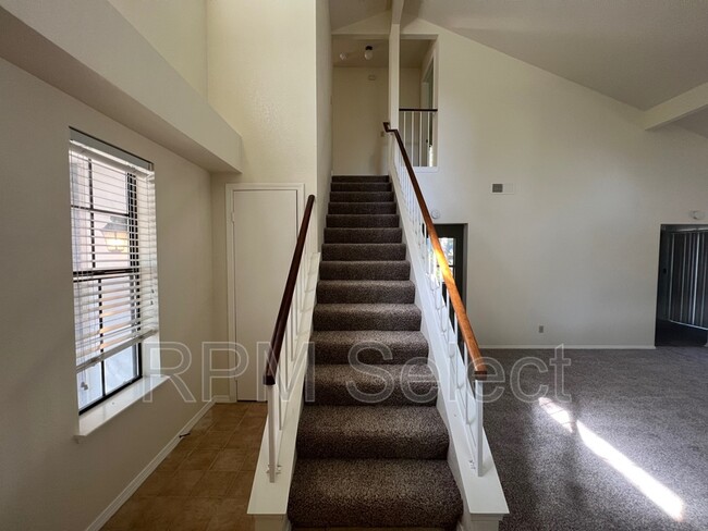 2 Prestwick Ct in Sacramento, CA - Building Photo - Building Photo