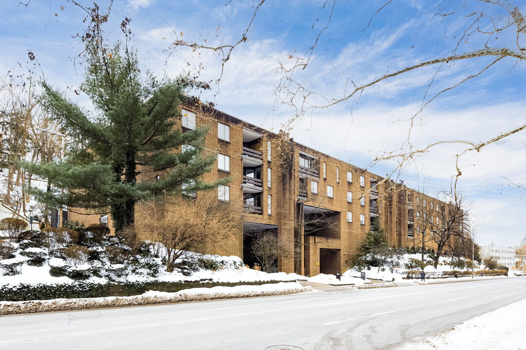 5000 5th Ave in Pittsburgh, PA - Foto de edificio