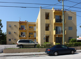 700 SW 6th St Apartments