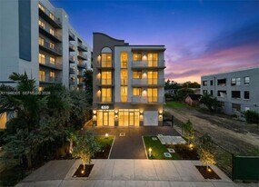 650 SW 1st St, Unit 406 in Miami, FL - Building Photo