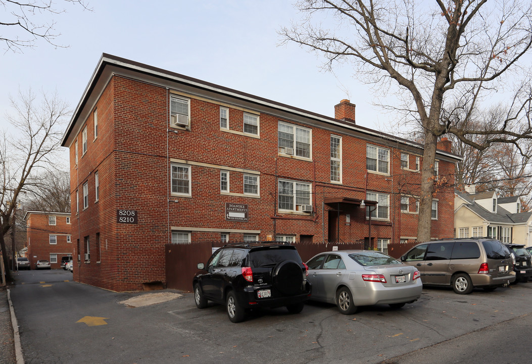 Roanoke Apartments in Takoma Park, MD - Building Photo