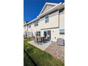 1073 Jubert Dr in Medina, MN - Building Photo - Building Photo