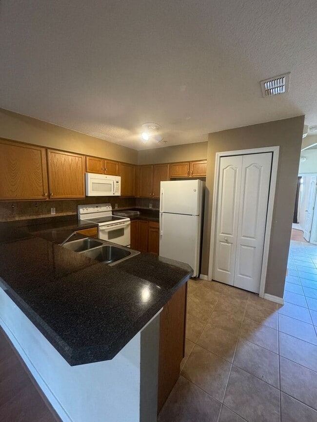 698 Seabrook Ct in Altamonte Springs, FL - Foto de edificio - Building Photo
