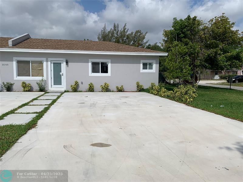 5500 SW 32nd Ct in Pembroke Park, FL - Building Photo