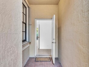 3873 Tree Top Dr in Weston, FL - Building Photo - Building Photo