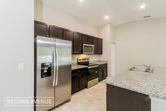 371 Dadeville St SE in Palm Bay, FL - Foto de edificio - Building Photo