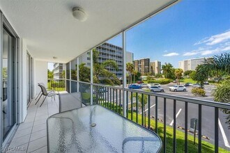 3 Bluebill Ave in Naples, FL - Building Photo - Building Photo