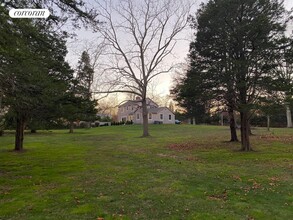 152 N Ferry Rd in Shelter Island Heights, NY - Building Photo - Building Photo
