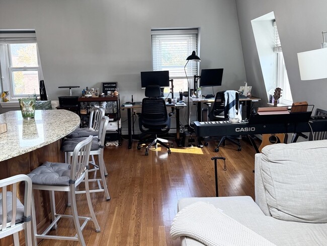 172 Bunker Hill St, Unit 2 in Boston, MA - Foto de edificio - Building Photo