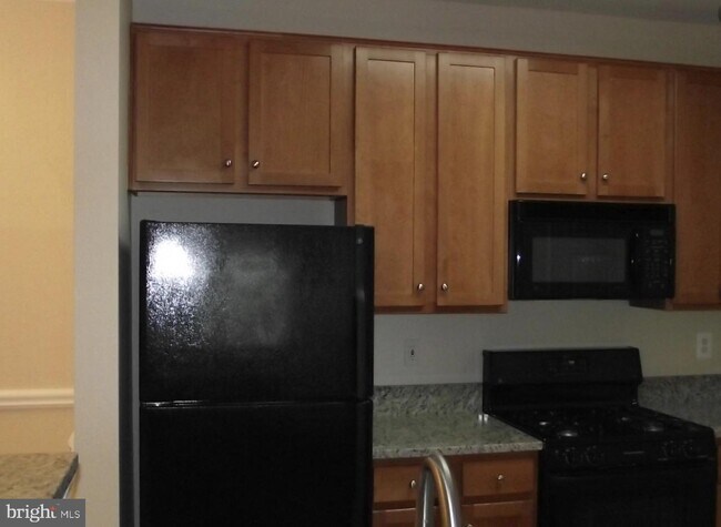 4870 Eisenhower Ave-Unit -208 in Alexandria, VA - Building Photo - Building Photo