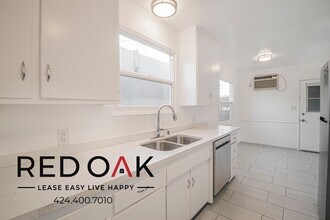 2243 Merton Ave in Los Angeles, CA - Building Photo - Building Photo