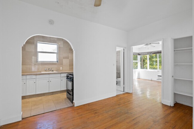 900 Pennsylvania Ave in Miami Beach, FL - Foto de edificio - Interior Photo