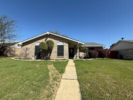 1255 Valencia Ln in Lewisville, TX - Building Photo