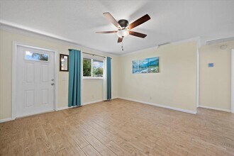 260 Jennings Ave in Greenacres, FL - Building Photo - Building Photo