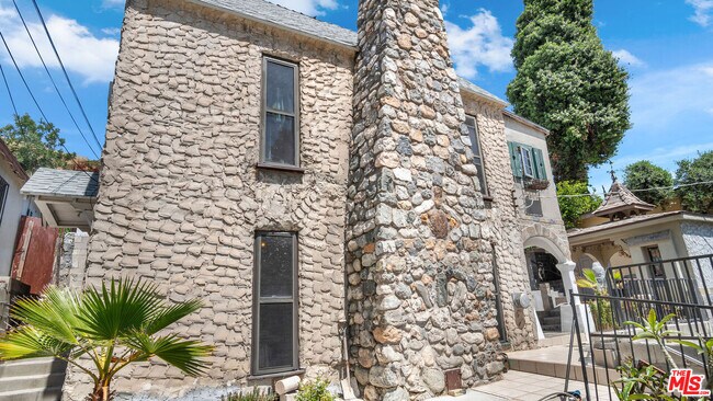 property at 2620 Commodore St