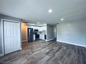 2210 Marilyn Ln in Ft. Myers, FL - Building Photo - Building Photo