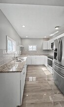 4308 Highland Ave, Unit 4 in Kansas City, MO - Foto de edificio - Building Photo