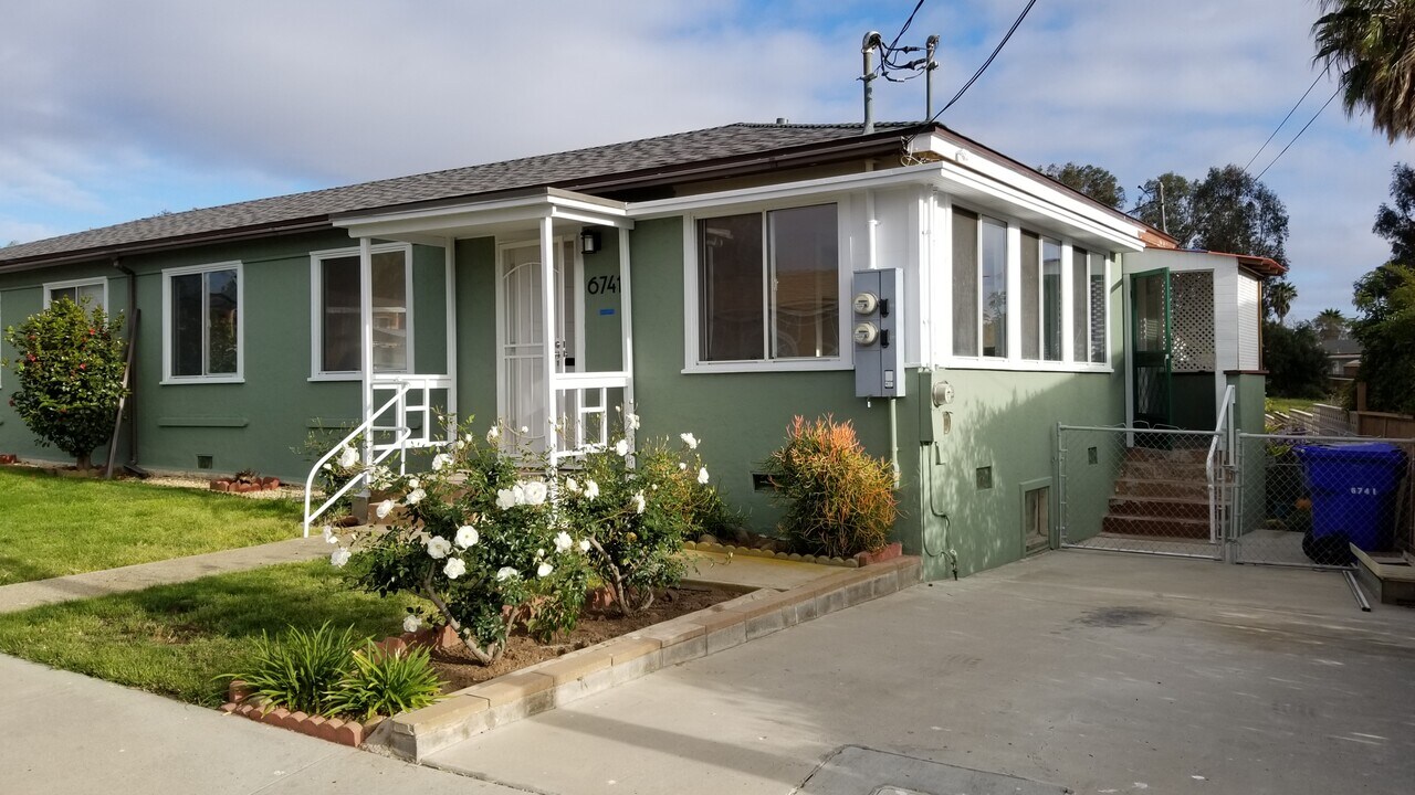 6741 S Elman St in San Diego, CA - Building Photo