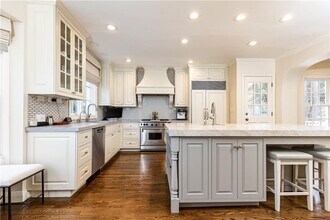 3982 Club Dr NE in Atlanta, GA - Building Photo - Building Photo