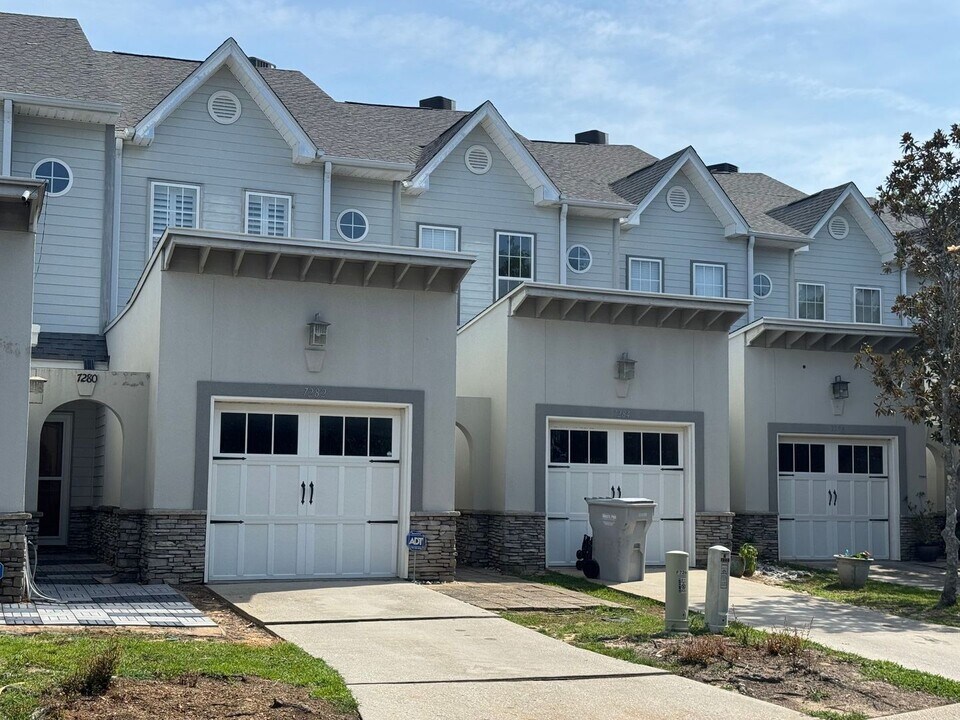 7282 Jacobs Trail in Navarre, FL - Building Photo