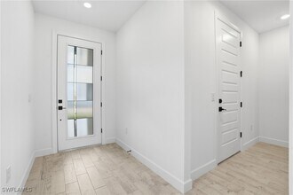 2071 Freemont Dr in Naples, FL - Building Photo - Building Photo