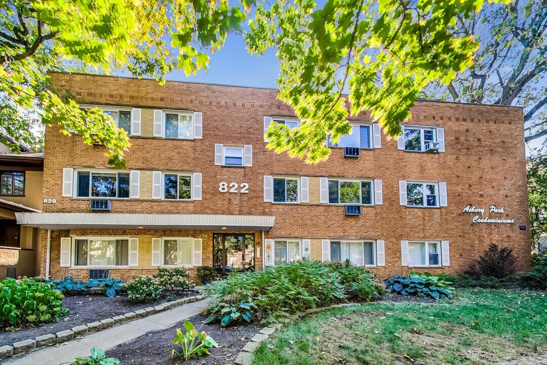 822 Seward St, Unit 3B in Evanston, IL - Foto de edificio