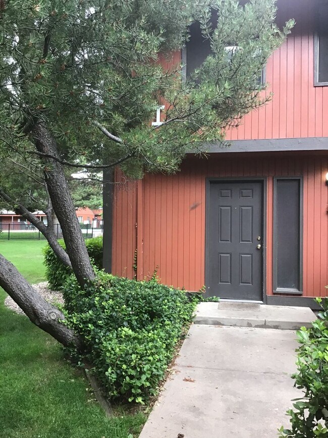 1625 W Elizabeth St in Fort Collins, CO - Foto de edificio - Building Photo