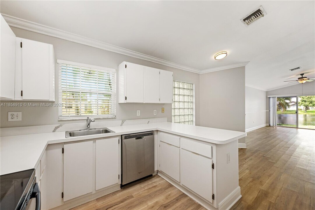 510 NW 108th Terrace in Pembroke Pines, FL - Building Photo