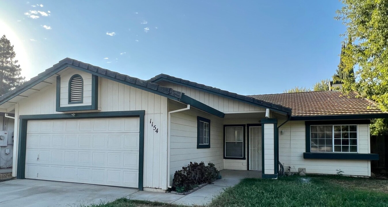 1154 Partridge Dr in Merced, CA - Foto de edificio