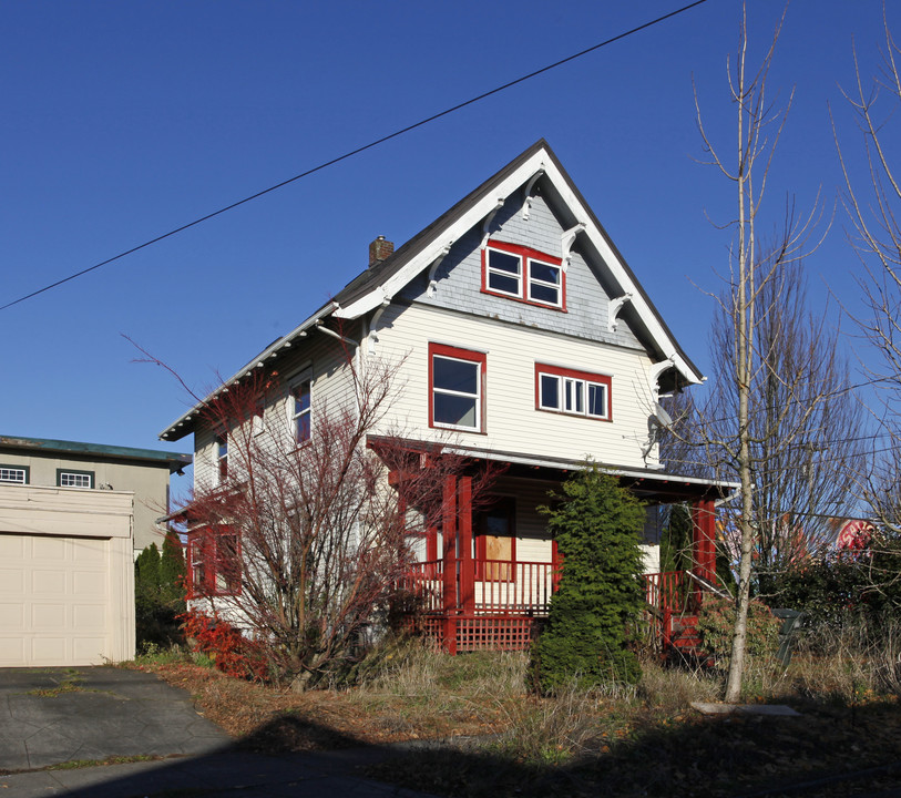 1915 NE Everett Ave in Portland, OR - Building Photo