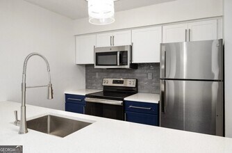 6873 Peachtree Blvd in Atlanta, GA - Building Photo - Building Photo