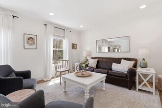 20019 Great Falls Forest Dr in Great Falls, VA - Building Photo - Building Photo